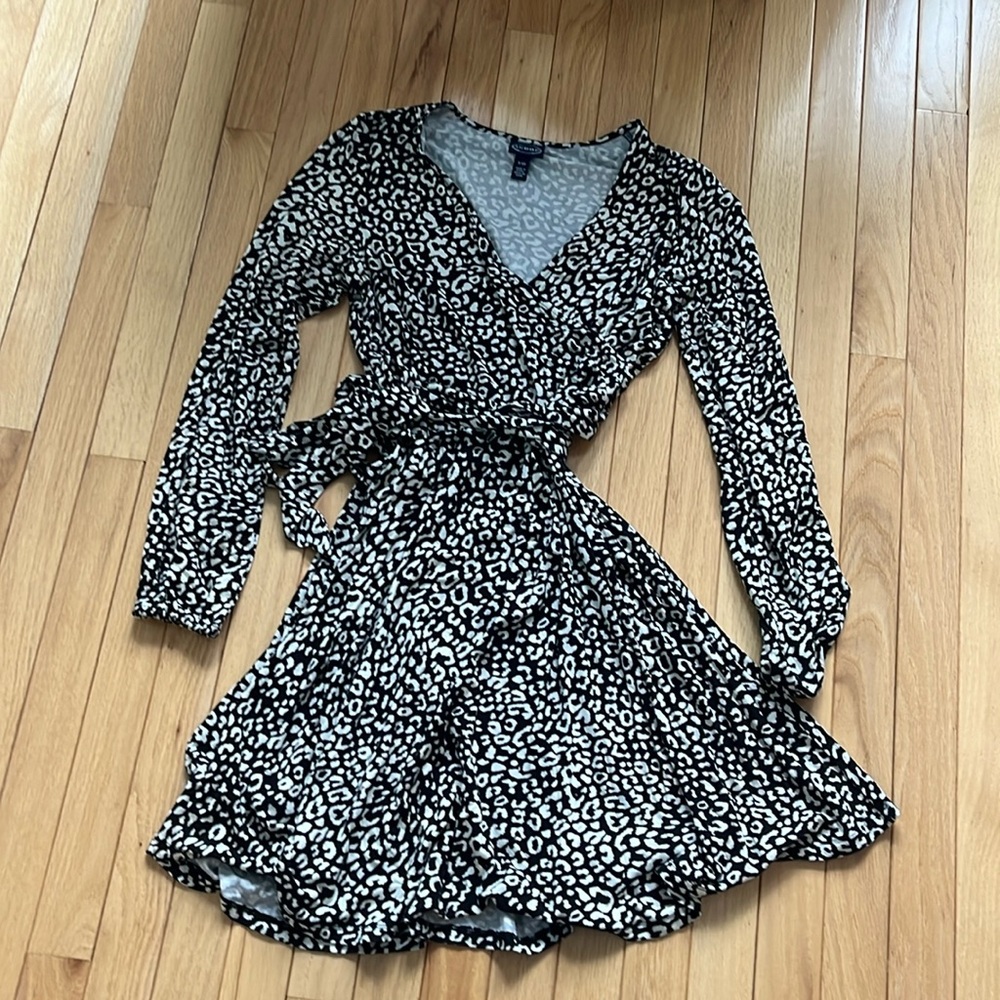 Scoop NYC Wrap Dress black cheetah v neck tie waist Long Sleeve Size small